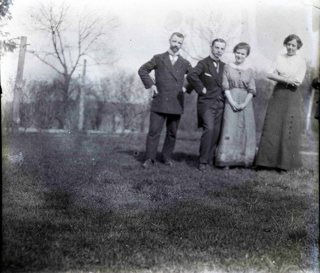 1900-1907 ca CHRISSY CROIL (m. Vlasto) PHOTOGRAPHS OF CROIL AND MITCHELL FAMILY Unidentified relations perhaps In or near Milwaukee or the St Lawrence River near Montreal 03.jpg